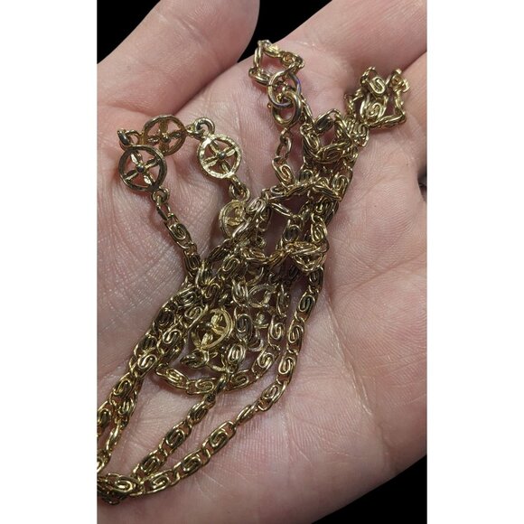 Classic Snail Chain Gold Tone With Floral Charm Accents - Picture 5 of 6